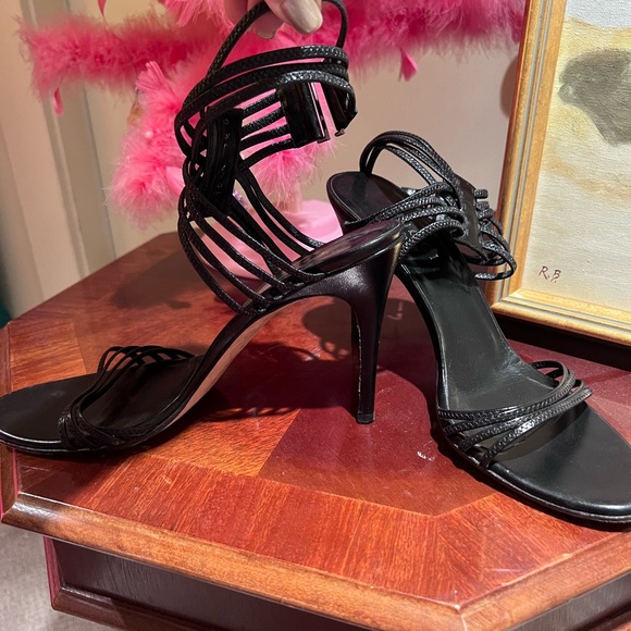 Gucci Vintage Black Strappy Heels with Glossy Finish - Picture 4 of 5